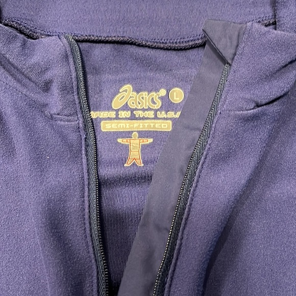 ASICS Large semi fitted running top. - Picture 2 of 6